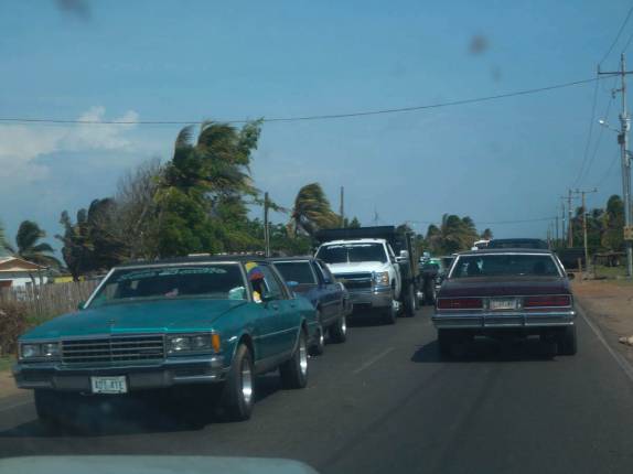 O preço quase gratuito do combustível permite que as antigas banheiras ainda ocupem as ruas e estradas da Venezuela